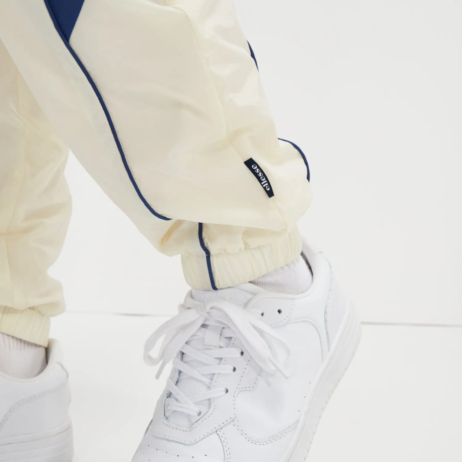 Ellesse Trainingsjacken Und Trainingsanzüge>Trainingshose Jimenez Cremeweiß für Damen